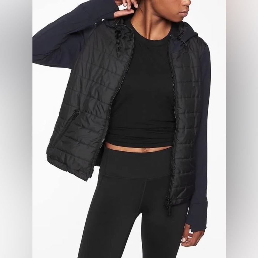 Athleta Cozier insulated hooded Jacket Black 350839 Sz Small Lightweight Puffer